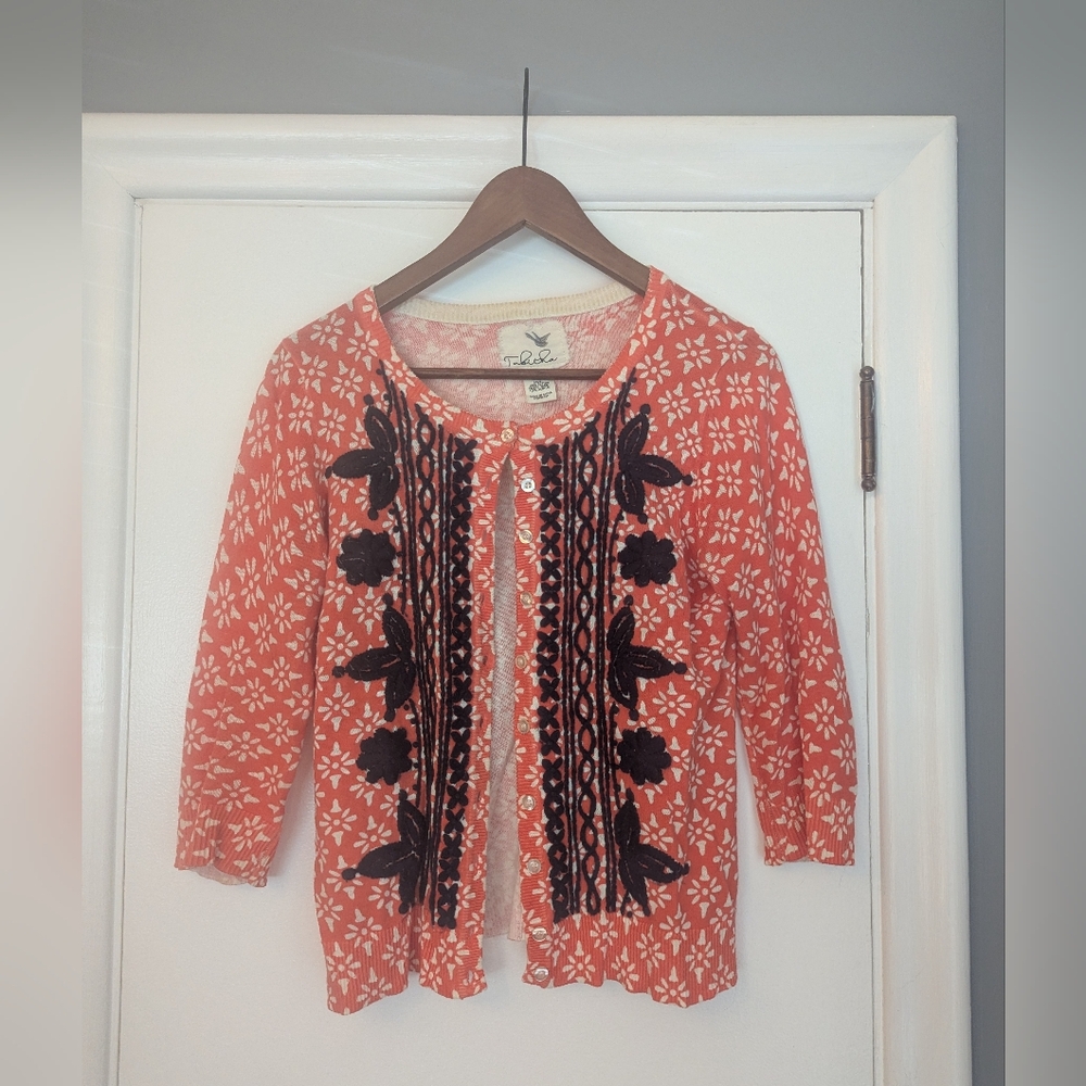 Anthropologie Tabitha Coral & White Knit Sweater With navy Embroidery Detail